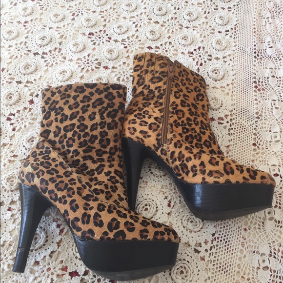 PENNY & KENNY LEOPARD FAUX PONY HAIR BOOTIES 6.5 - Picture 1 of 9